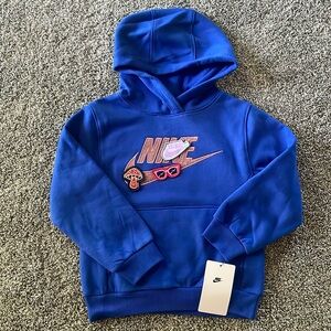 NEW!! NIKE BLUE SWEATSHIRT. SIZE 5. *TAG SAYS BOYS BUT FEELS MORE UNISEX*